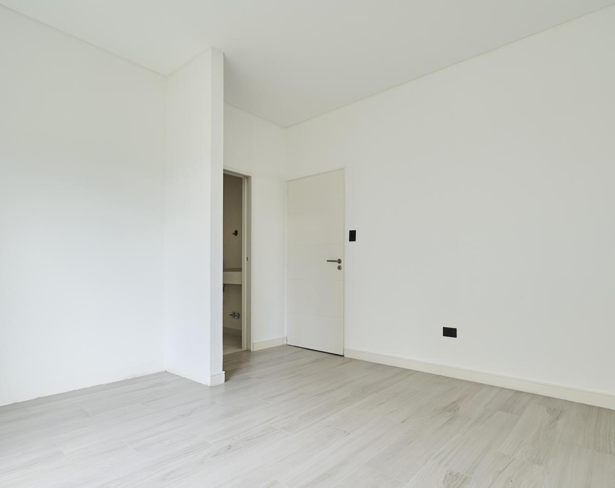 Venta Casa 4 ambientes a la laguna con dependencia jardin y parrilla