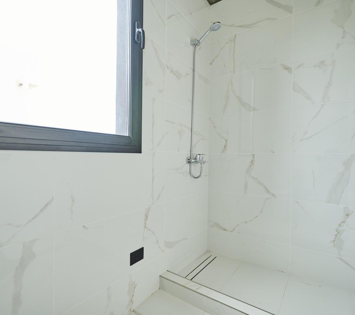 Foto de Venta Casa 4 habitaciones a la laguna con jardin y parrilla en Escobar, imagen 5