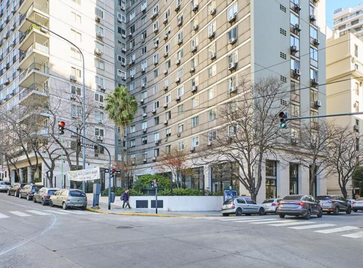 Venta Departamento 3 Habitaciones, 5 ambientes con 2 dependencias 3 baños y lavadero en Recoleta 4