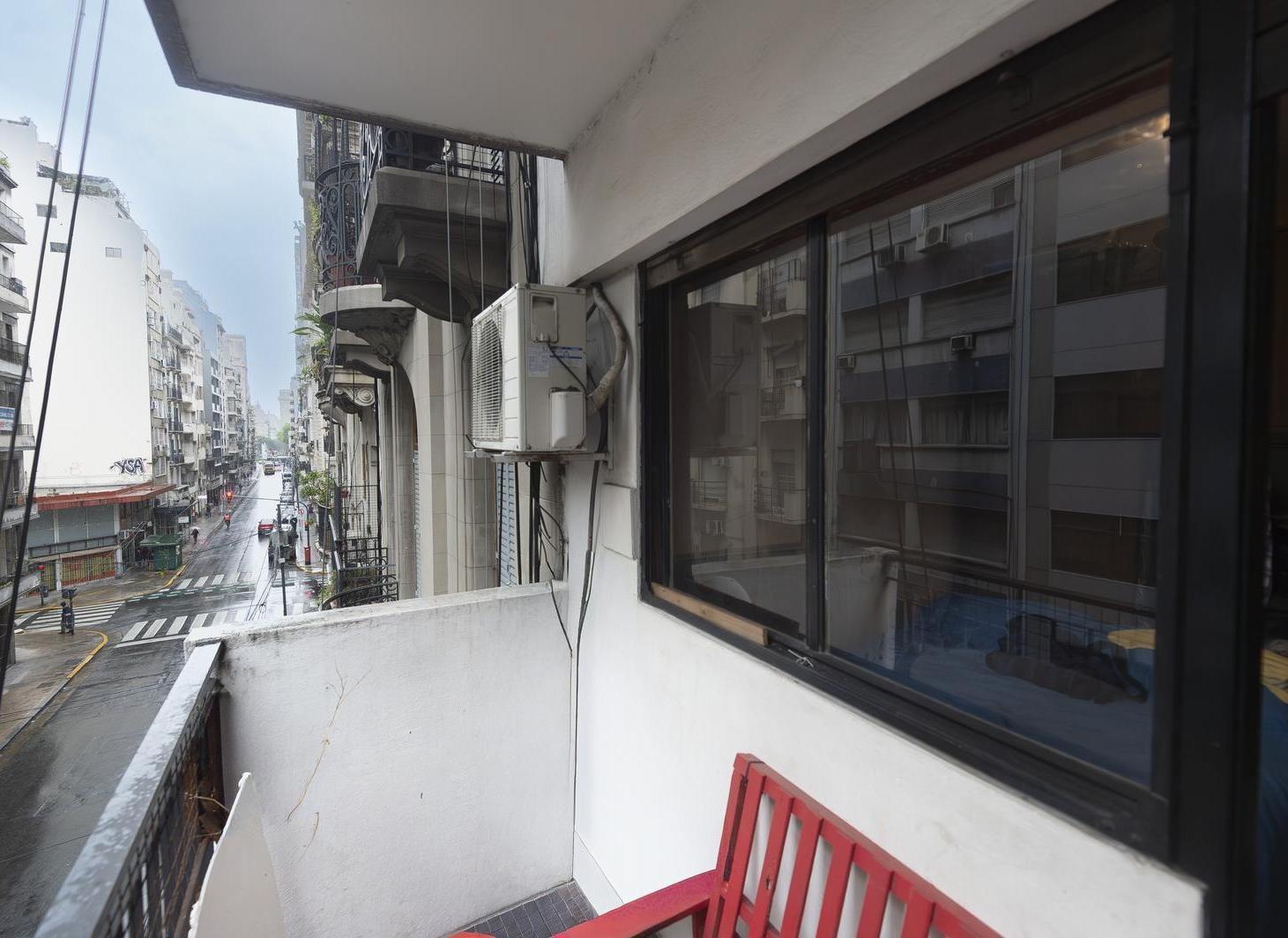 Foto de VENTA MONOAMBIENTE 3° PISO AL FRENTE | BALCÓN CON SOL PLENO | COCINA, imagen 2