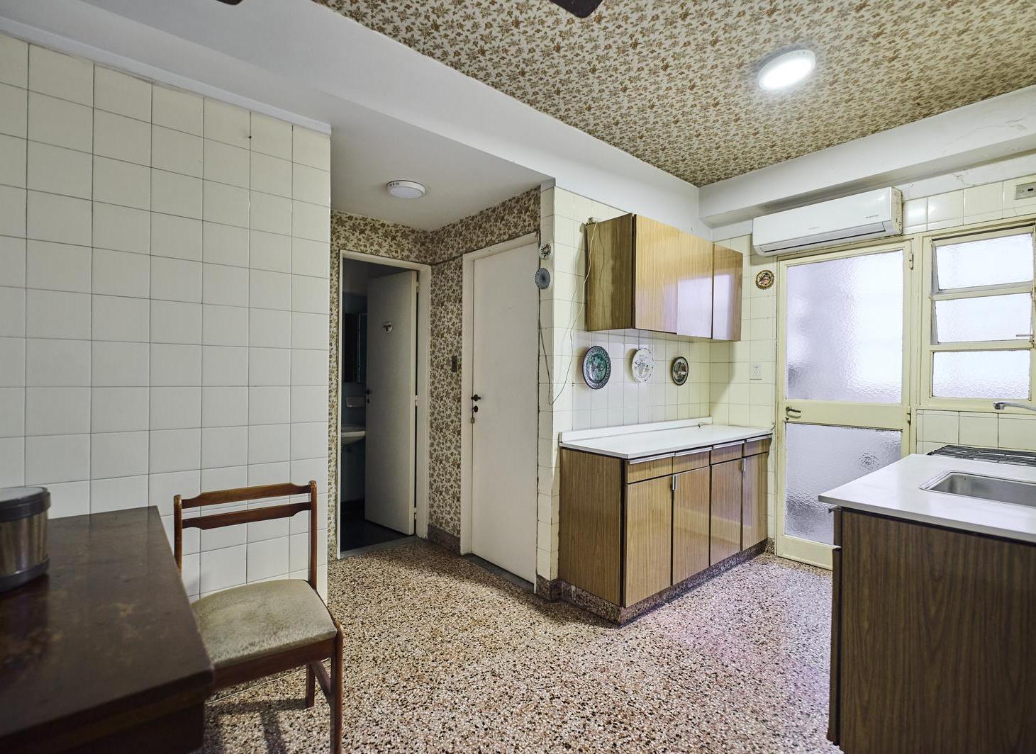 Foto de VENTA DEPTO. DE 3 AMB C/COCH.FIJA EN EDIF TORRE DE CATEG. C/PATIO, imagen 3