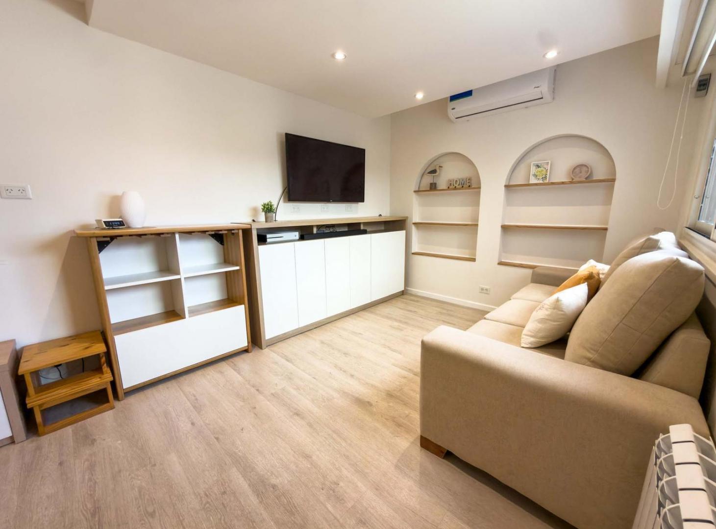 Foto de VENTA Departamento 4 - 5 AMBIENTES con BALCÓN y COCHERA en Devoto, imagen 3