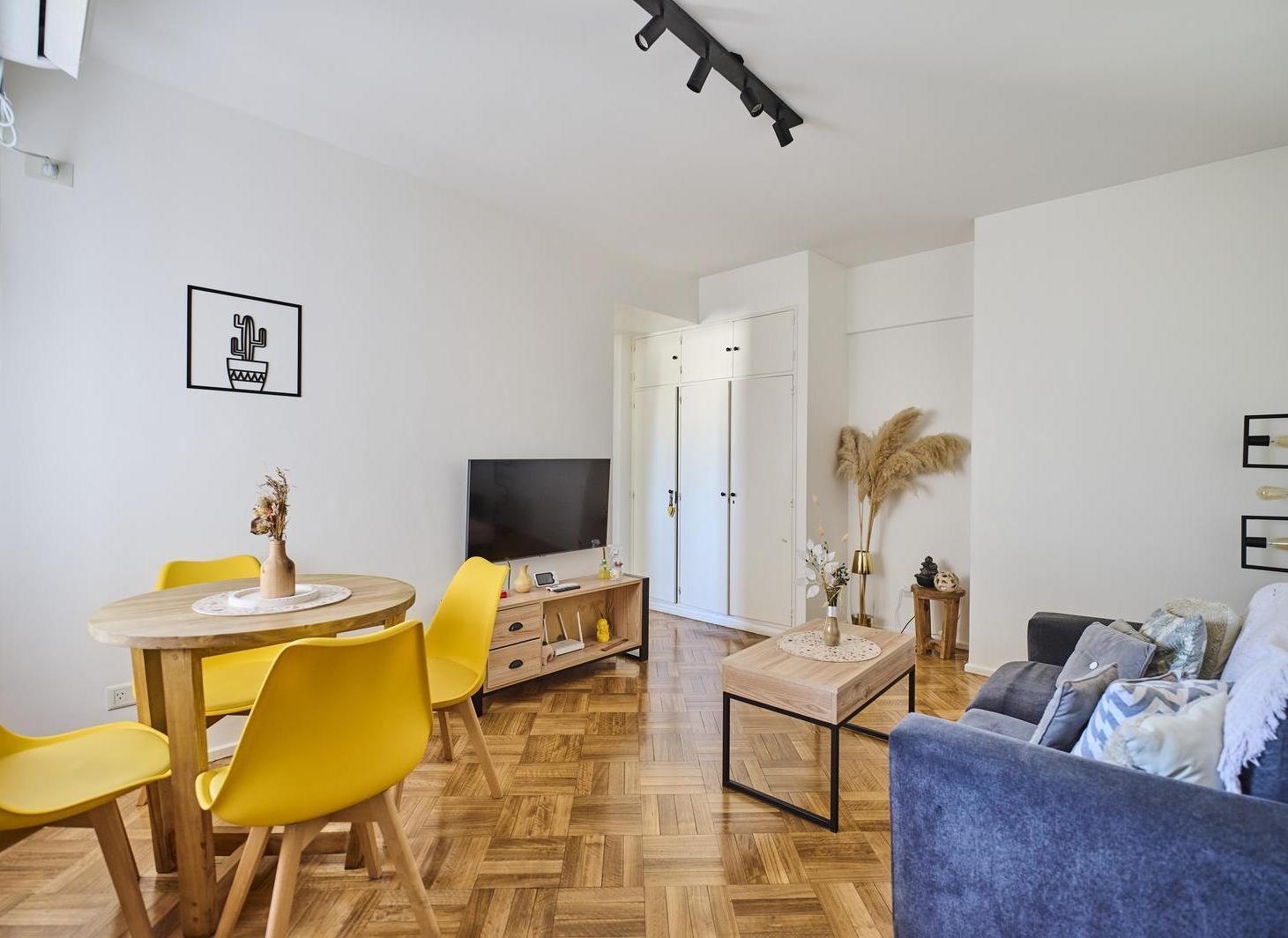 Foto de VENTA DEPARTAMENTO 2 AMBIENTES RECICLADO CON BALCON EN MONSERRAT, imagen 3
