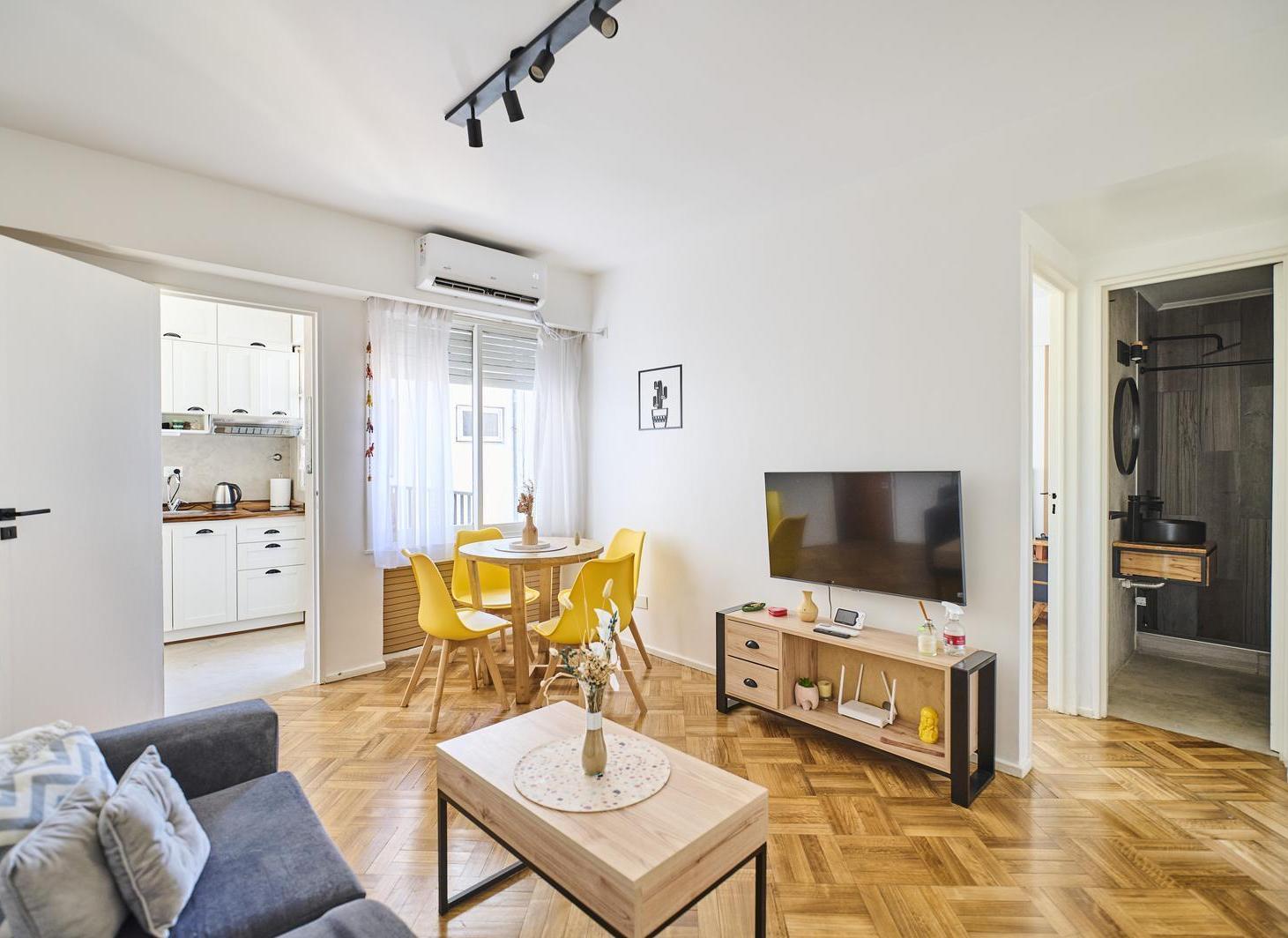 VENTA DEPARTAMENTO 2 AMBIENTES RECICLADO CON BALCON EN MONSERRAT
