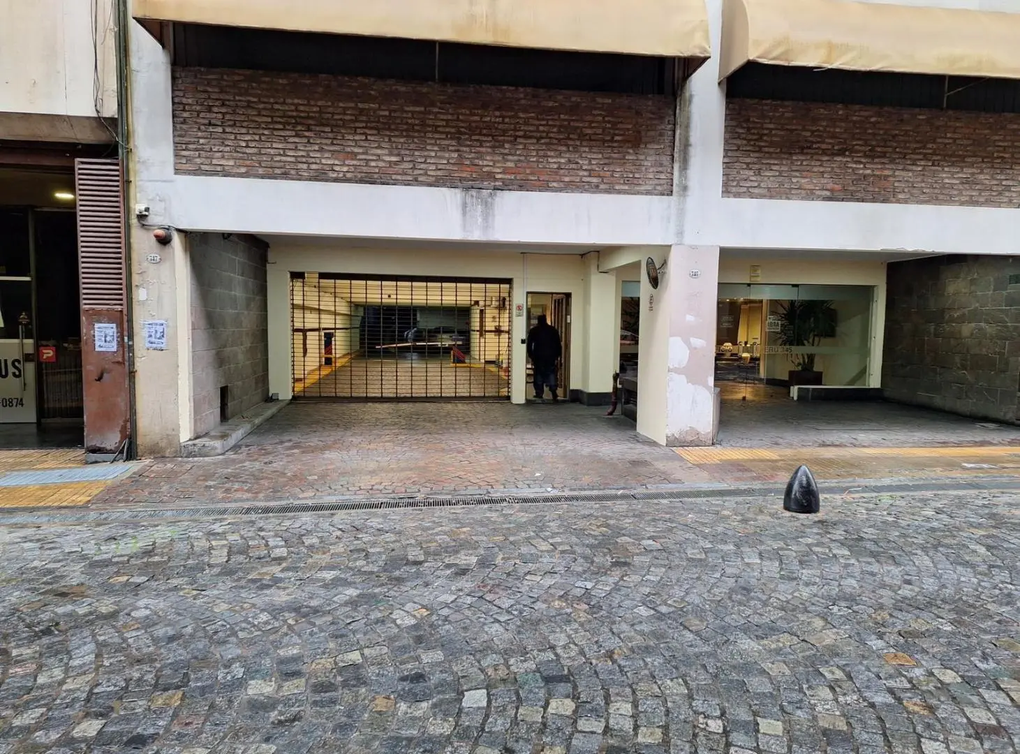 AMPLIAS Y COMODAS COCHERAS EN VENTA EN SAN TELMO 2