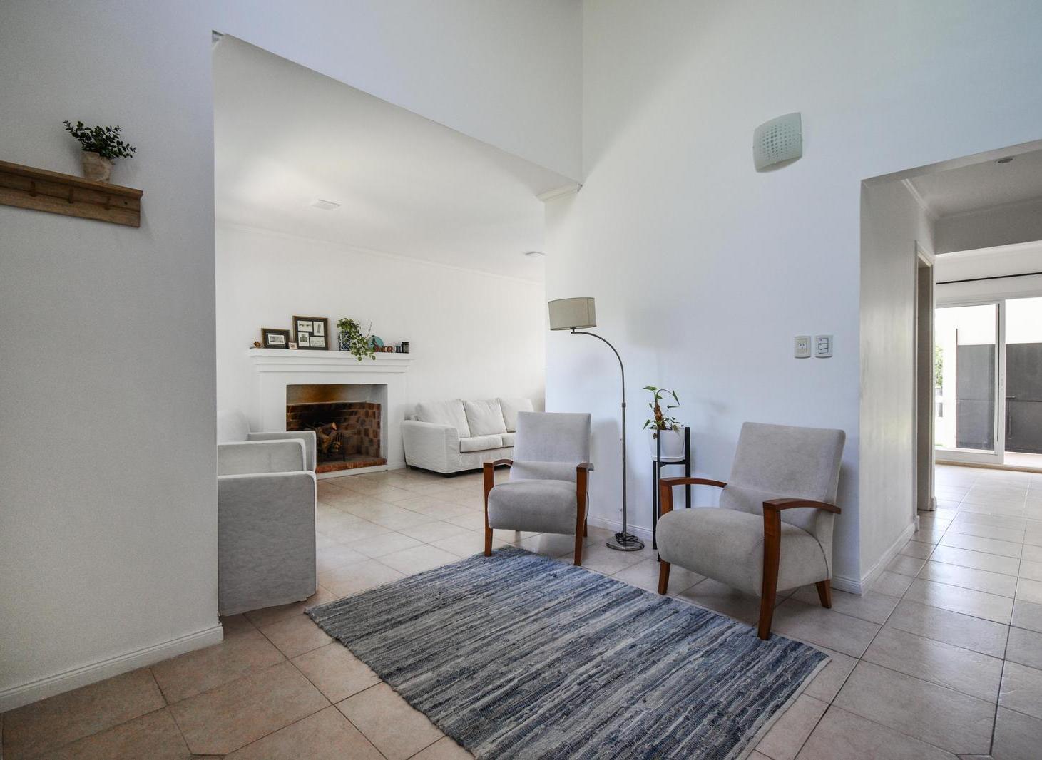 Foto de ALQUILER | CASA | 5 AMBIENTES | PILETA | BARRIO LOS JAZMINES, imagen 3