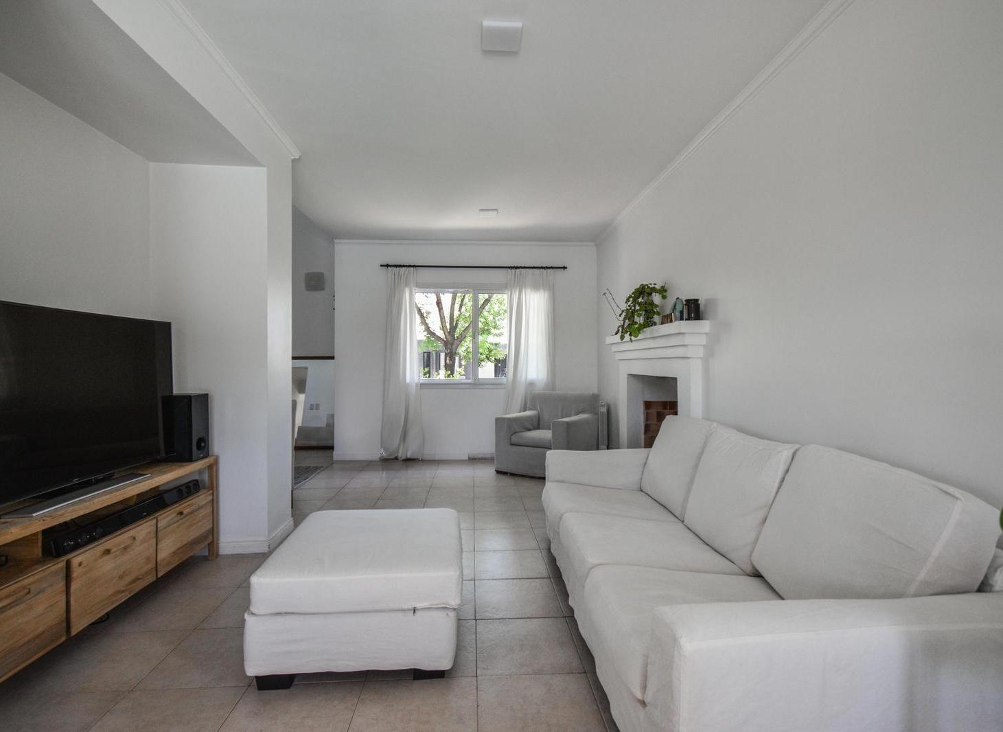 Foto de ALQUILER | CASA | 5 AMBIENTES | PILETA | BARRIO LOS JAZMINES, imagen 2
