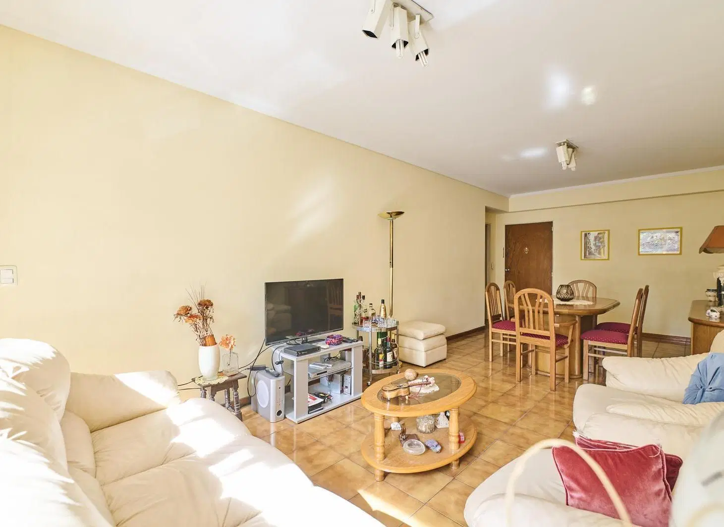 Venta Departamento 4 ambientes en Flores 3 dormitorios 2 baños Dependencia Cochera cubierta Baulera 4