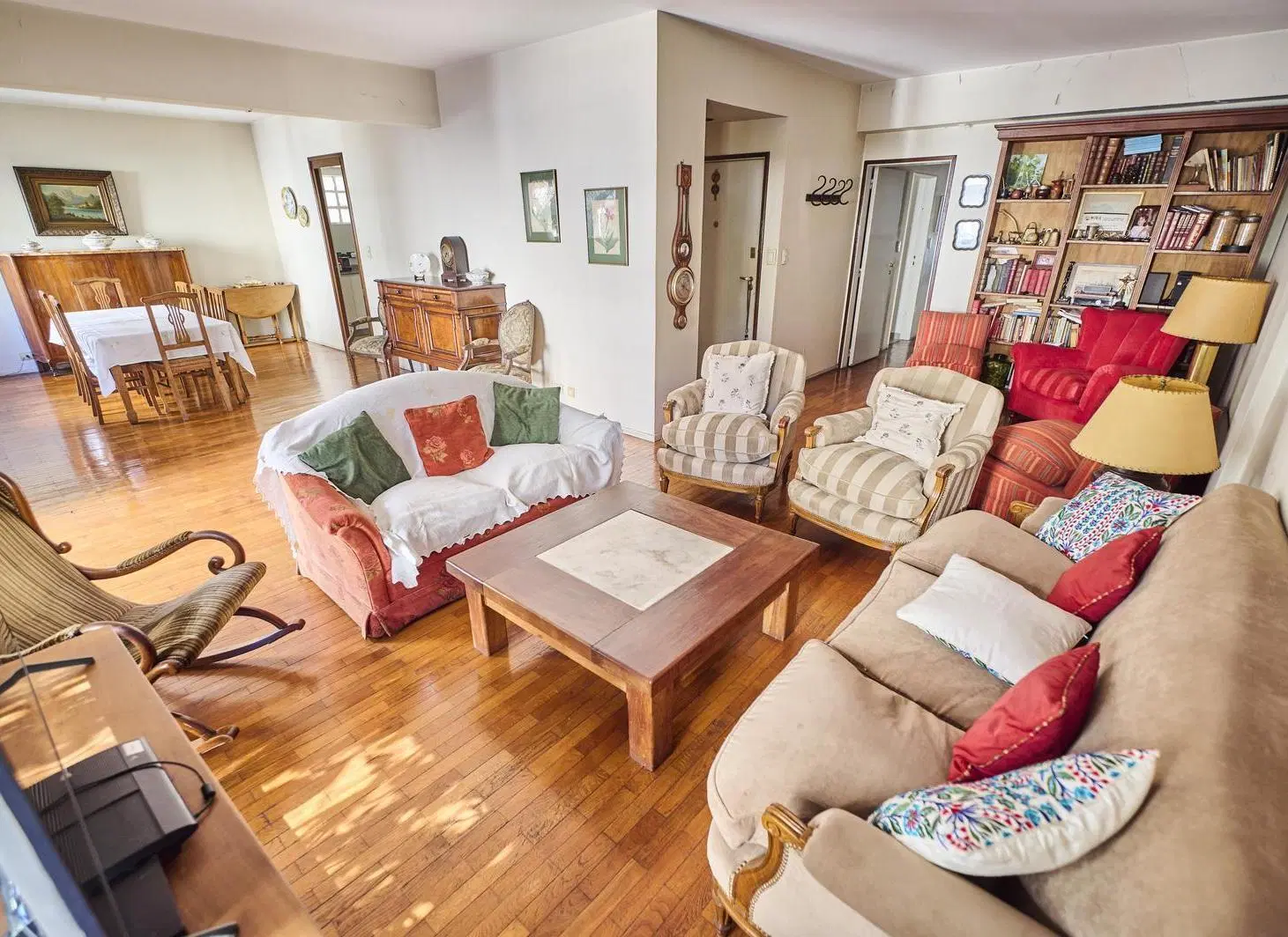 VENTA PISO 4 AMBIENTES CON DEPENDENCIA COCHERA Y BAULERA EN CAÑITAS 4