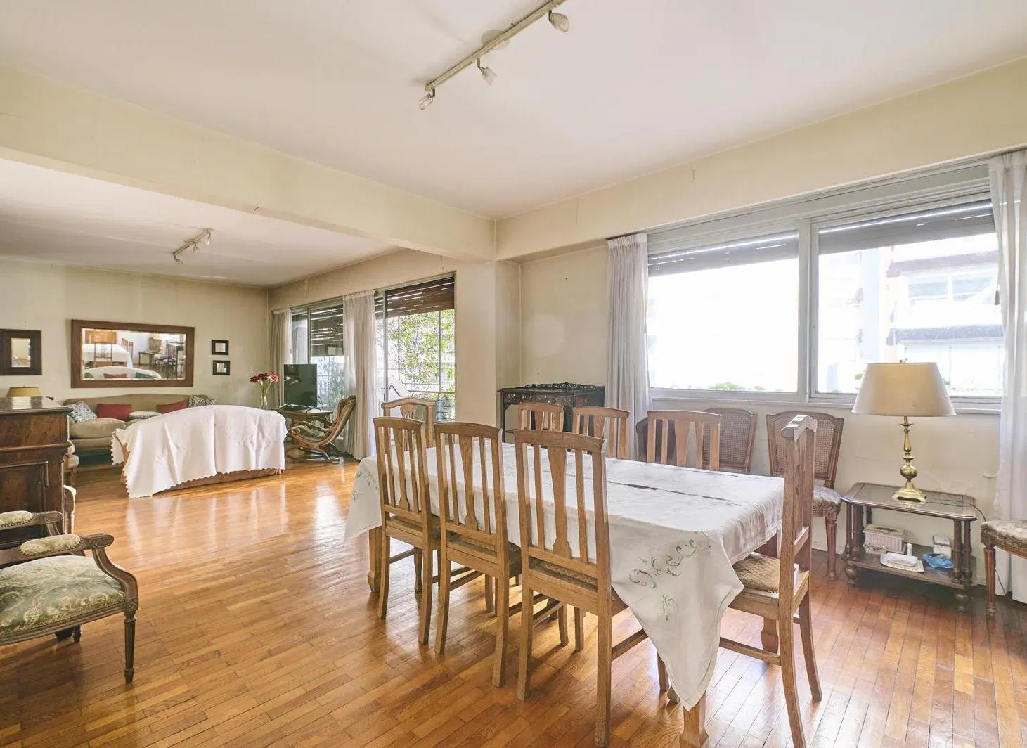 VENTA PISO 4 AMBIENTES CON DEPENDENCIA COCHERA Y BAULERA EN CAÑITAS 5
