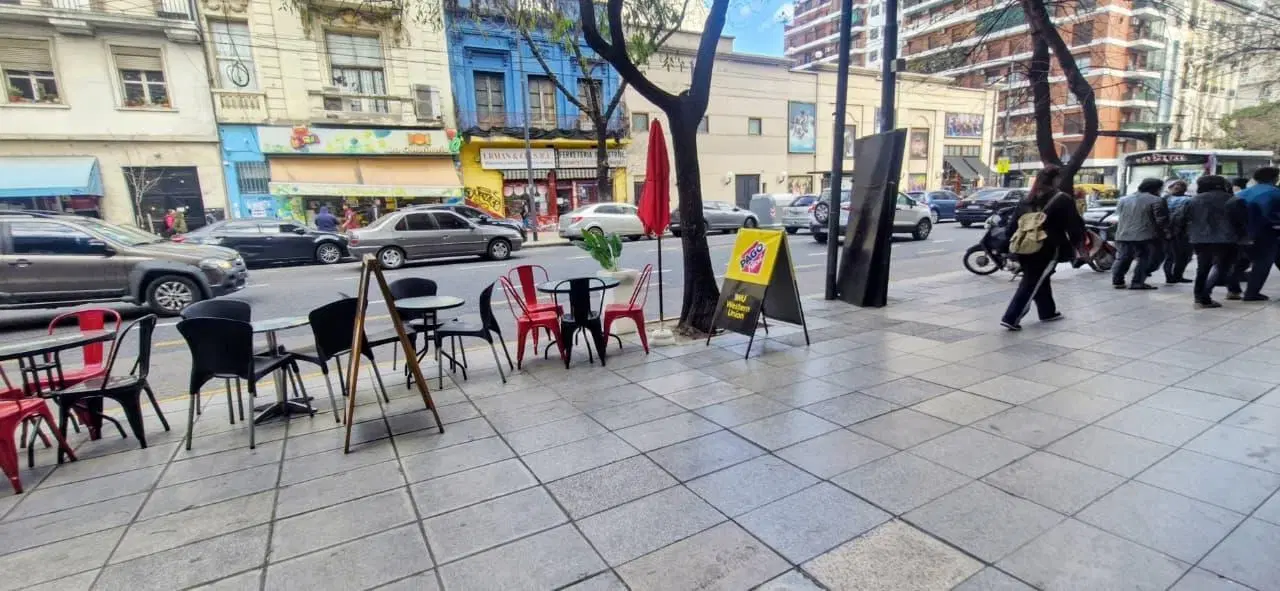 Local comercial en alquiler en Balvanera sobre Av. Rivadavia 5