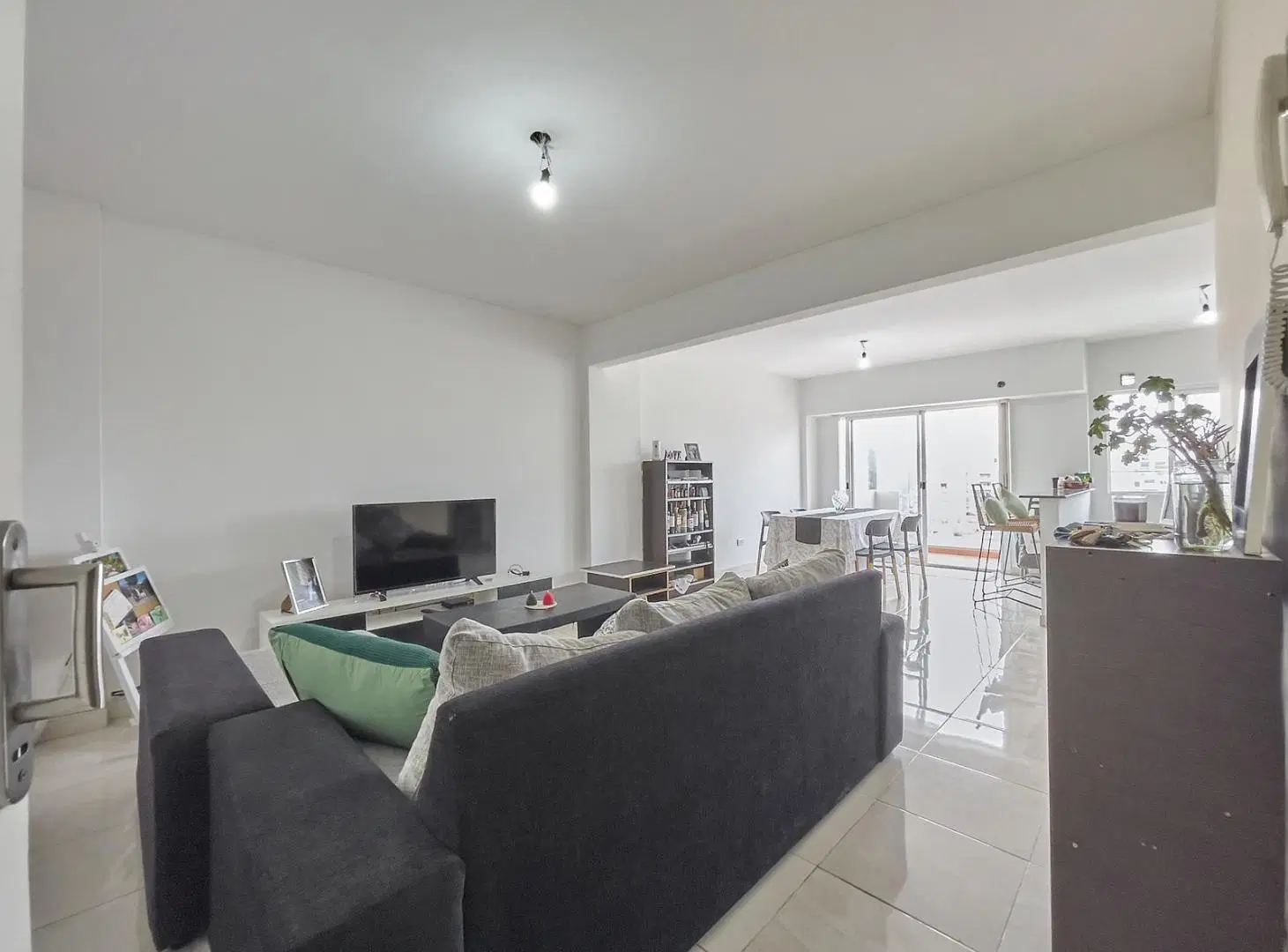 VENTA DEPARTAMENTO 2 AMBIENTES  FLORES LUMINOSO  PISO 7 3
