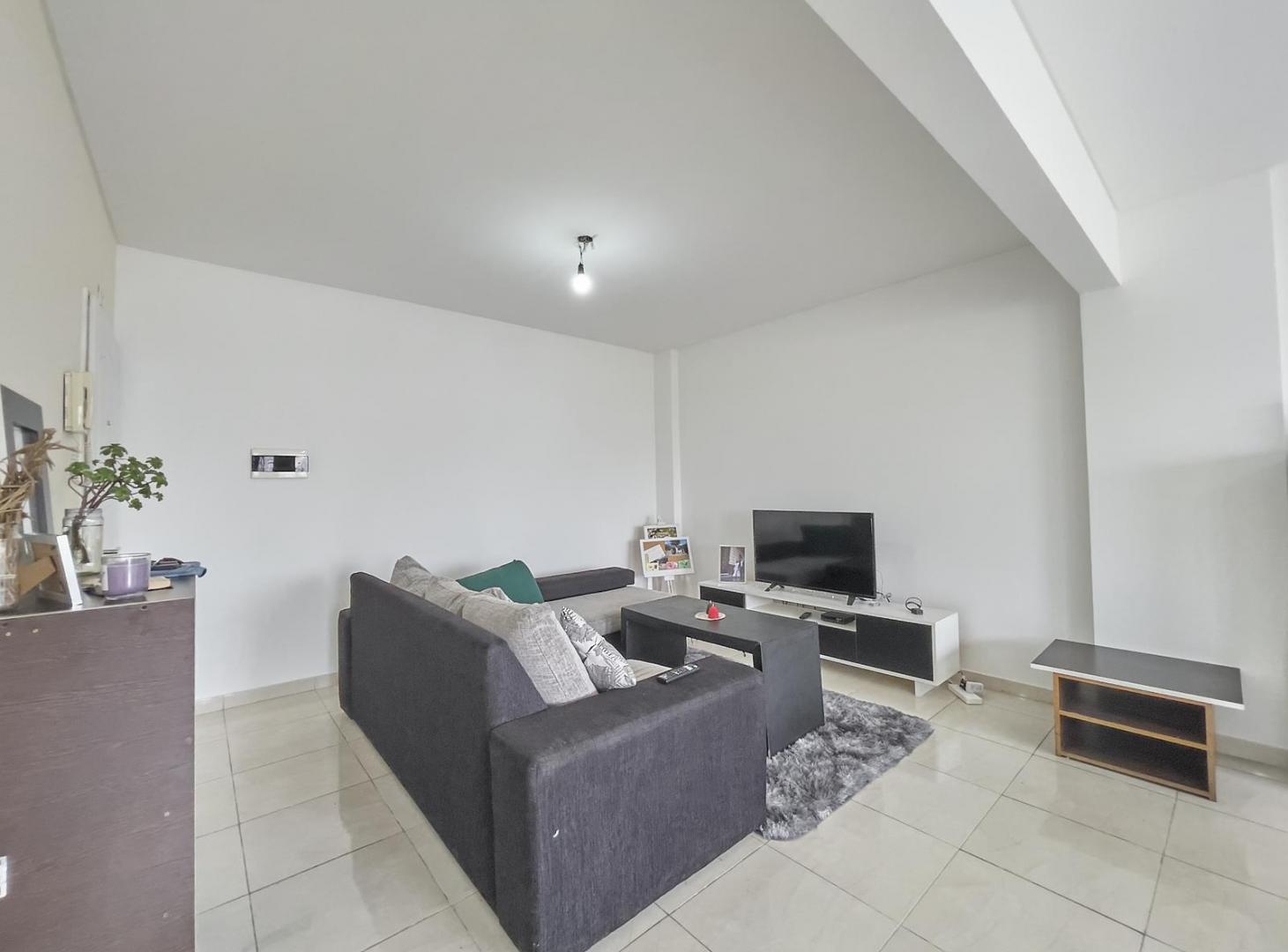 Foto de VENTA DEPARTAMENTO 2 AMBIENTES FLORES LUMINOSO PISO 7, imagen 2