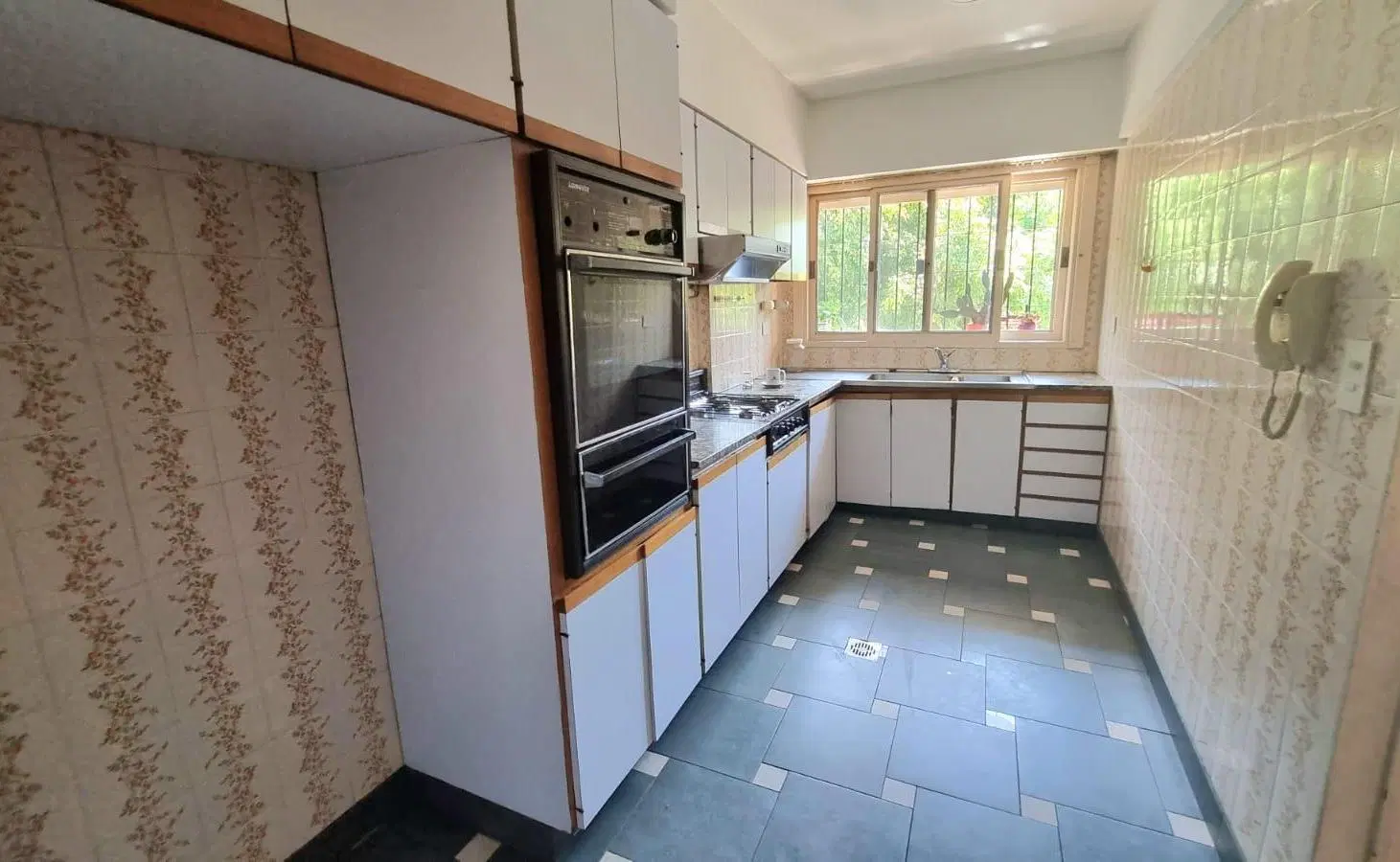 VENTA PH 4 AMBIENTES - PATIO y TERRAZA - primer piso por escalera en Barracas 3