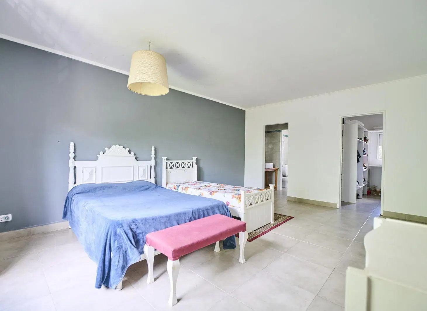 CASA EN VENTA DE 5 AMBIENTES CON JARDIN Y PILETA EN BARRIO MANZANARES CHICO 2