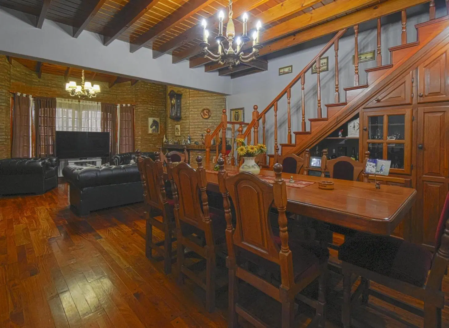 VENTA CASA 4 AMBIENTES APTA CREDITO C/ PISCINA, QUINCHO Y GARAGE. DON BOSCO. 4