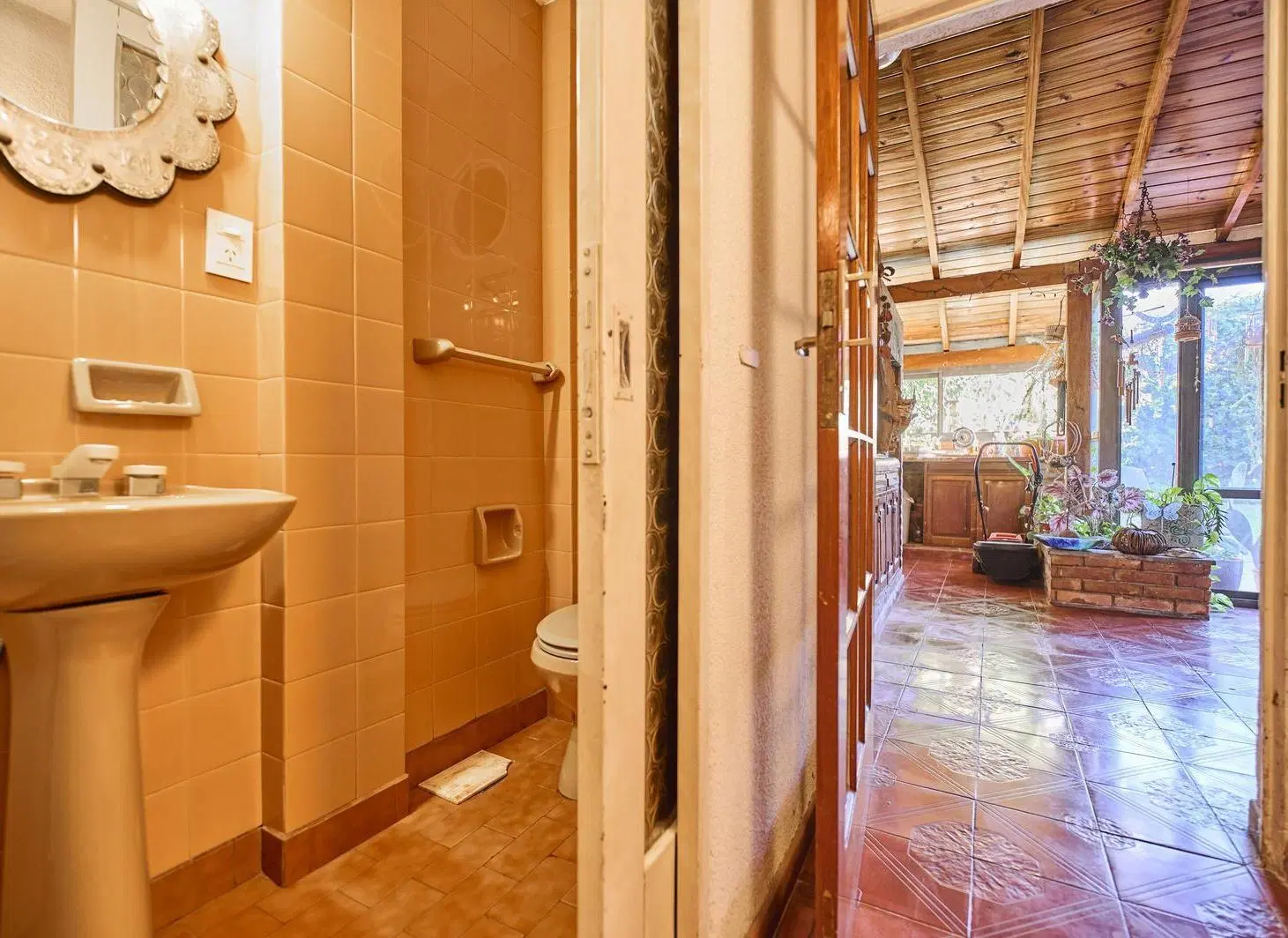 Venta Casa 6 ambientes con cochera y jardin en Villa Luzuriaga 3
