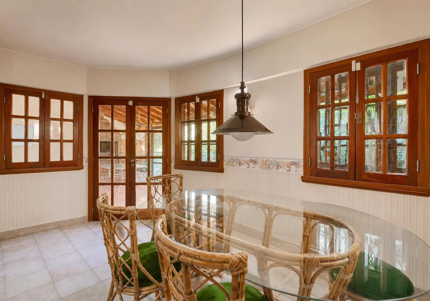 Venta Casa 6 ambientes con cochera y jardin en Villa Luzuriaga 2