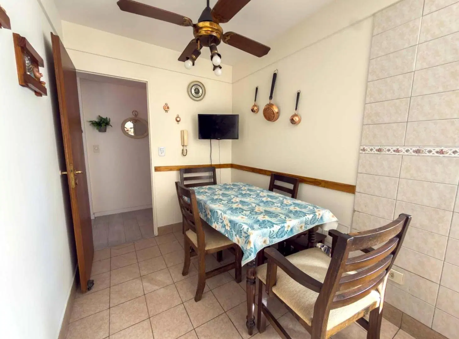 VENTA Departamento 4 AMBIENTES - BALCÓN - COCHERA CUBIERTA - Flores 2