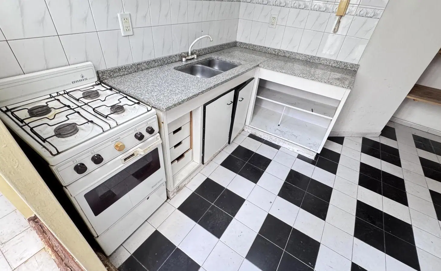 VENTA 3 AMBIENTES CON GRAN COCINA Y LAVADERO LUMINOSO EN CABALLITO 3