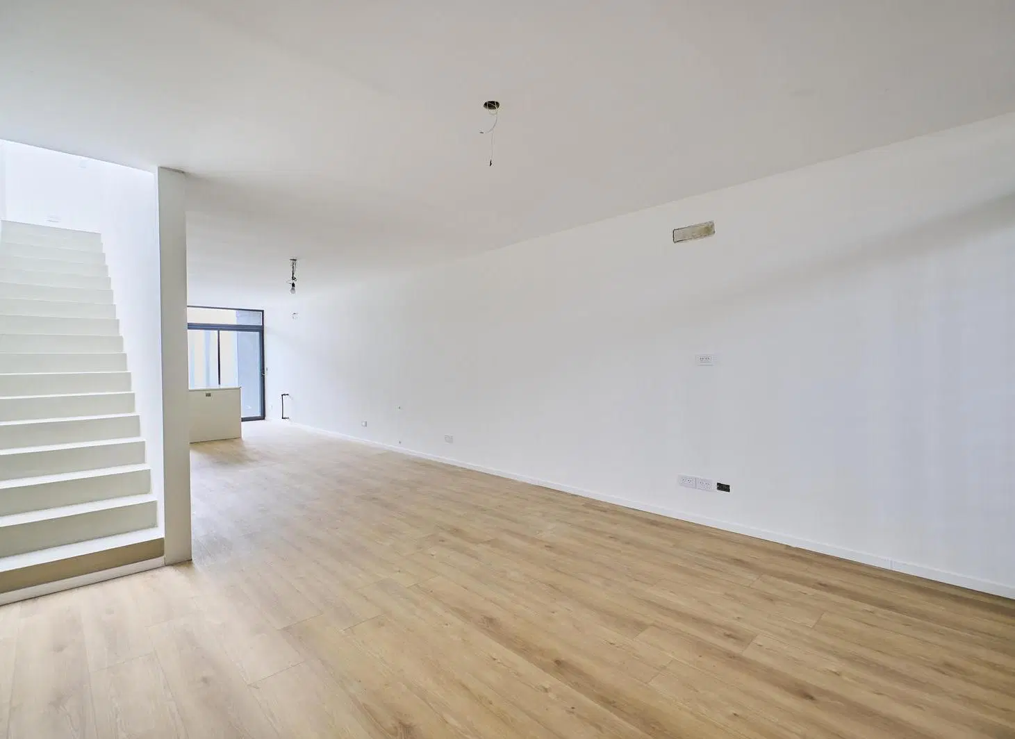 Venta dúplex a estrenar 4 ambientes con jardín, parrilla y cochera en Olivos 2
