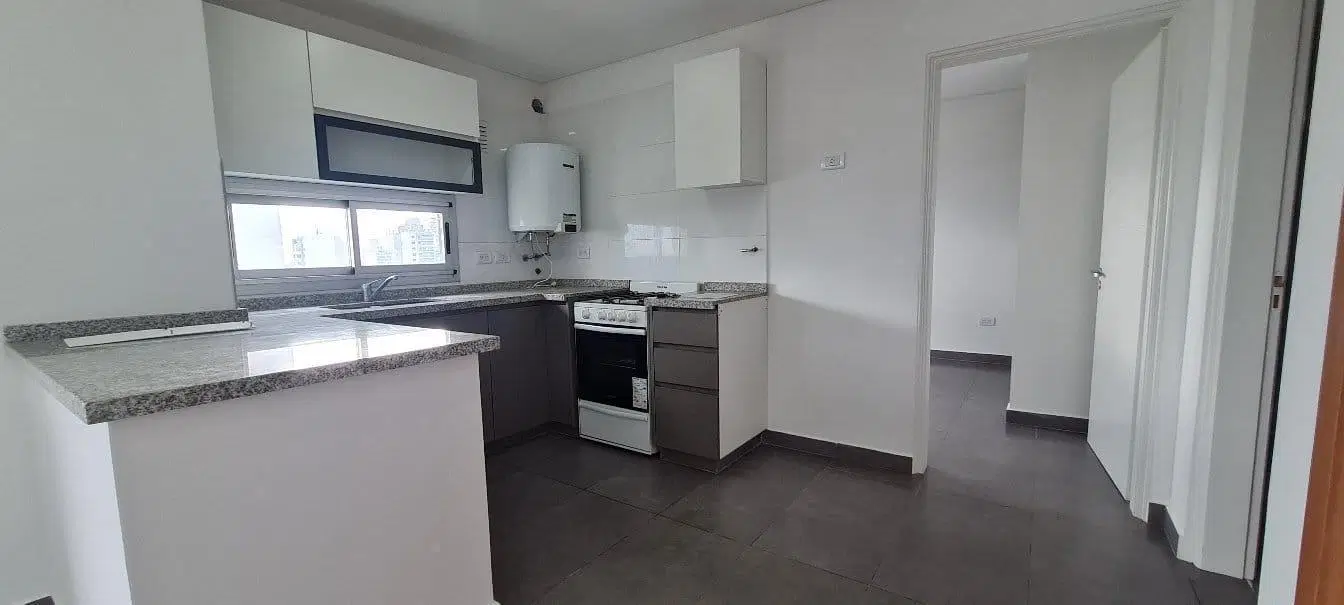 Departamento en alquiler 2 ambientes piso alto con cochera - Berazategui centro 2