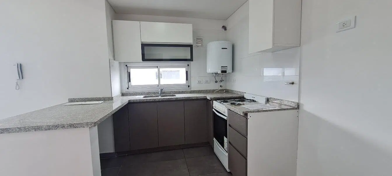 Departamento en alquiler 2 ambientes piso alto con cochera - Berazategui centro 4