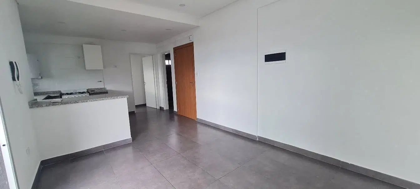 Departamento en alquiler 2 ambientes piso alto con cochera - Berazategui centro 5
