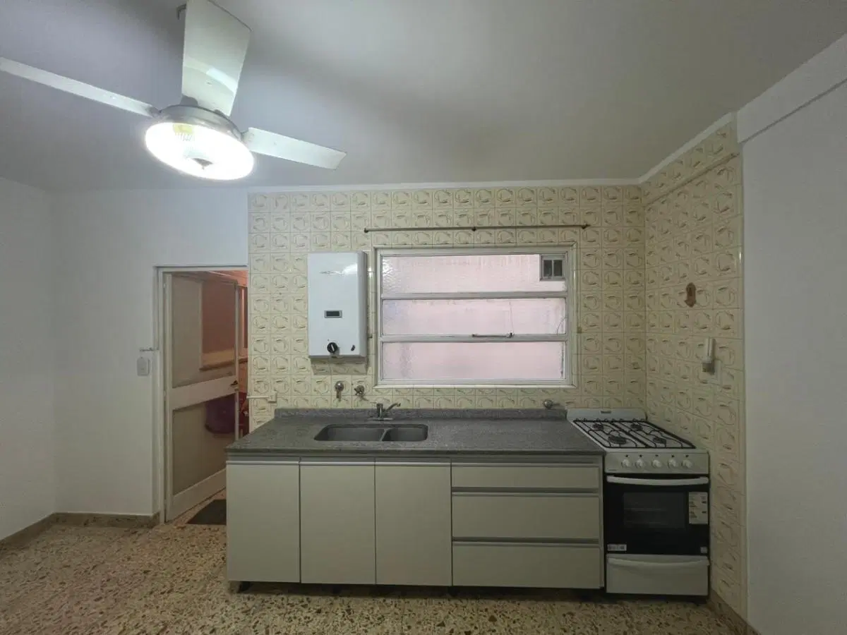 Venta departamento 4 ambientes con balcón 2