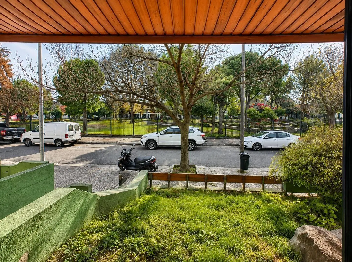VENTA CASA 5 AMBIENTES en 2 PLANTAS - COCHERA - Monte Castro 4
