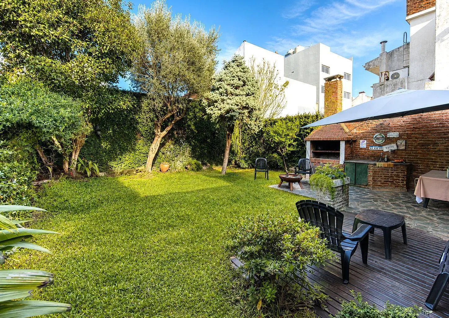 VENTA CASA 5 AMBIENTES en 2 PLANTAS - COCHERA - Monte Castro 3