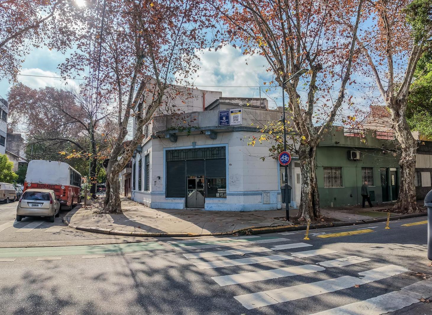 Venta Lote en esquina en La Paternal. Acepta metros!