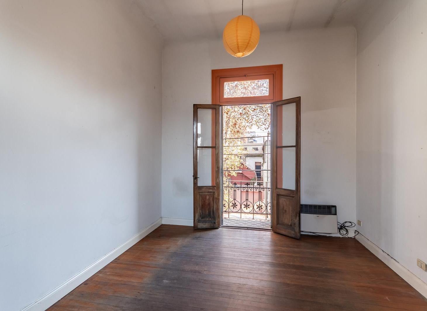 Venta Lote en esquina en La Paternal. Acepta metros!