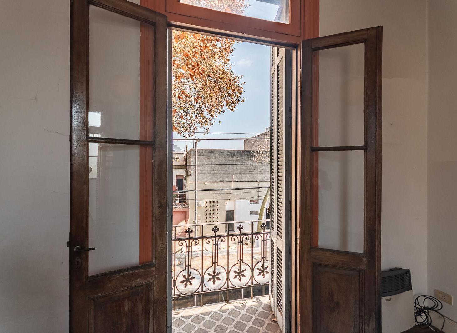 Venta Lote en esquina en La Paternal. Acepta metros!