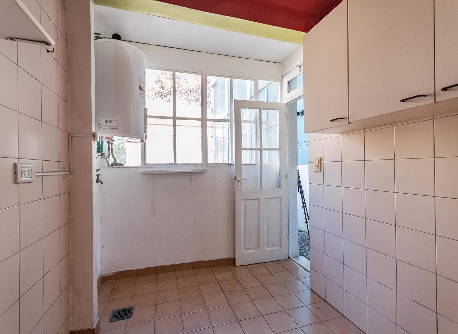 Venta Lote en esquina en La Paternal. Acepta metros!