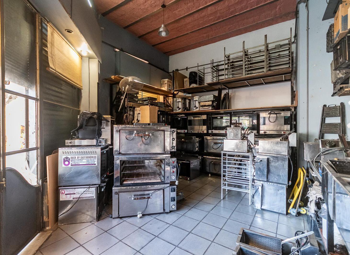 Venta Lote en esquina en La Paternal. Acepta metros!