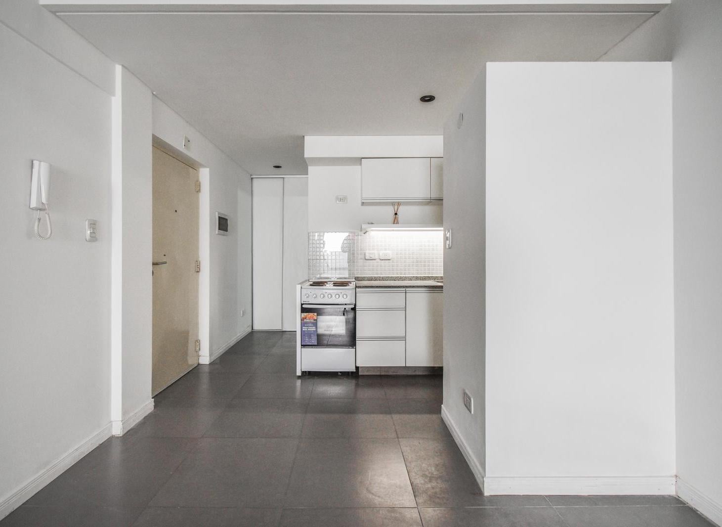 Foto de Venta Departamento Monoambiente con patio en Villa Ortuzar, imagen 2