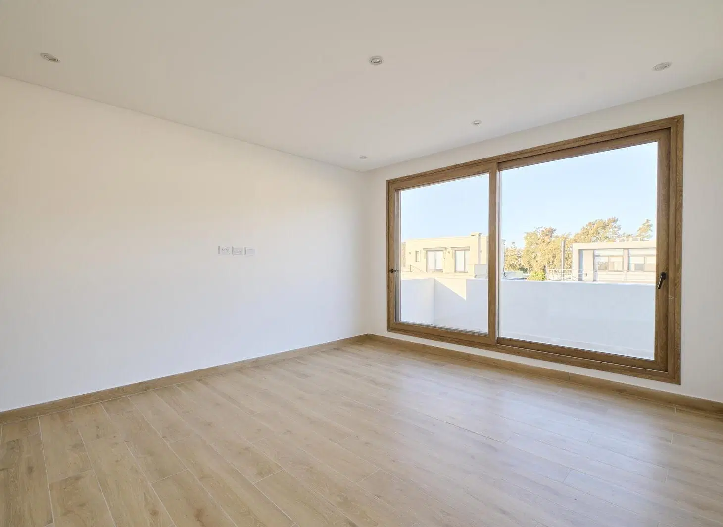 EN VENTA, CASA A ESTRENAR 4 SUITES, PILETA SOLARIUM. CARPINCHOS, NORDELTA. 3