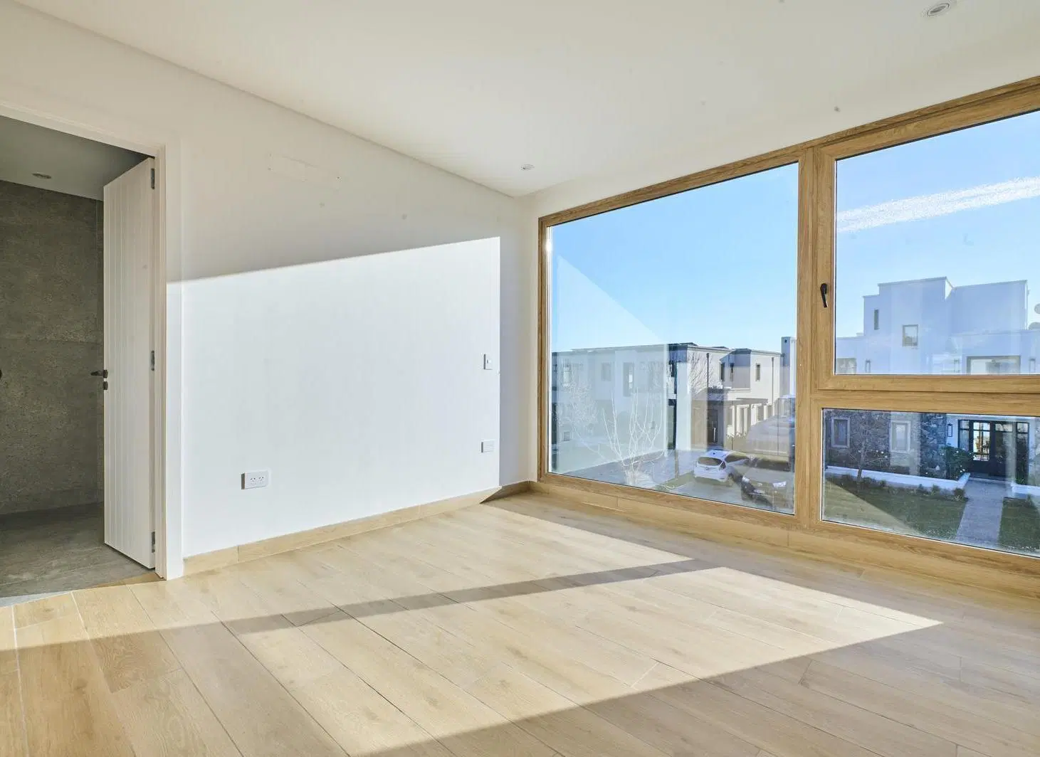 EN VENTA, CASA A ESTRENAR 4 SUITES, PILETA SOLARIUM. CARPINCHOS, NORDELTA. 5
