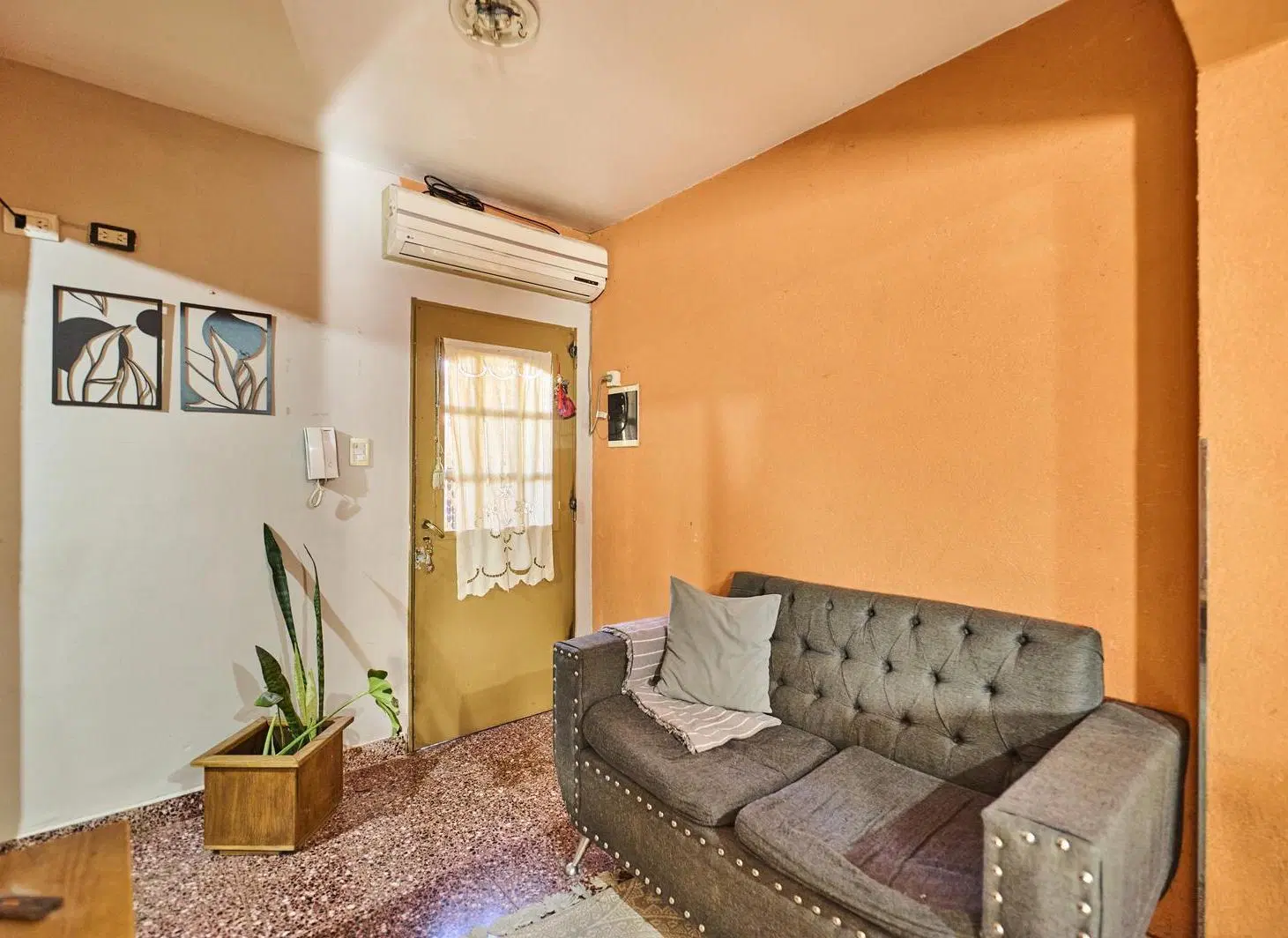 Venta Casa en Lote Propio de 3 Amb con Quincho y Patio con Jardin 3