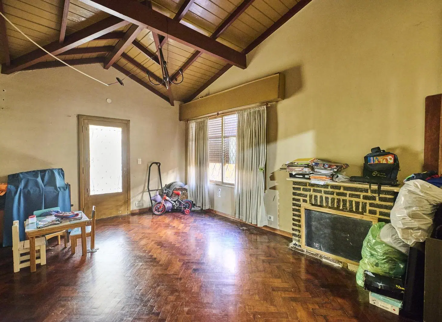 Venta Casa en Lote Propio de 3 Amb con Quincho y Patio con Jardin 8