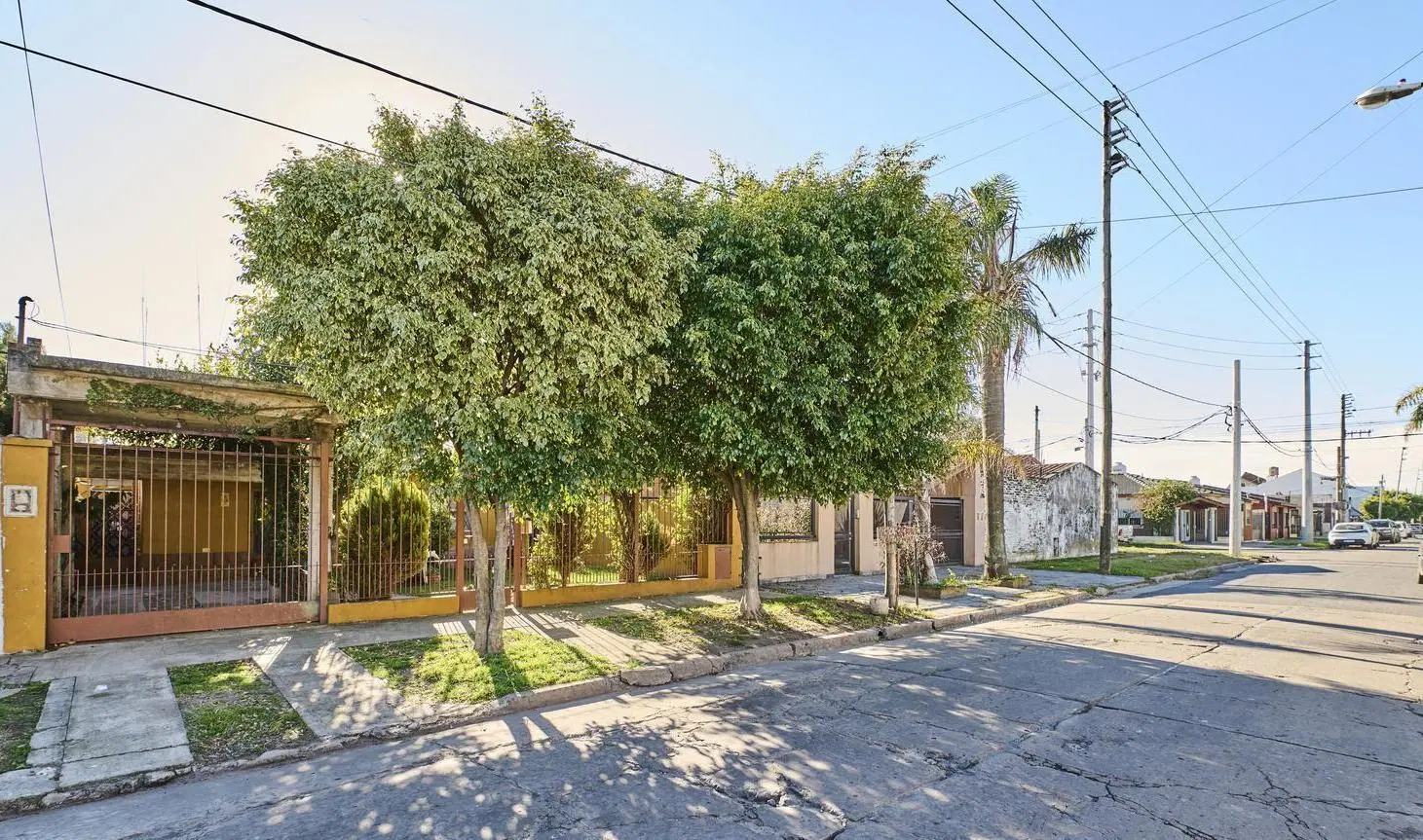 Venta Casa en Lote Propio de 3 Amb con Quincho y Patio con Jardin 4