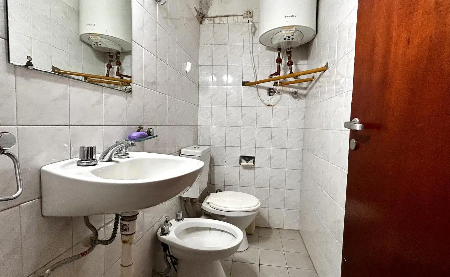 CASA EN LOTE PROPIO DE 146 M2 TOTALES. IDEAL USO COMERCIAL DEPOSITO O TALLER. SAN CRISTOBAL. 3