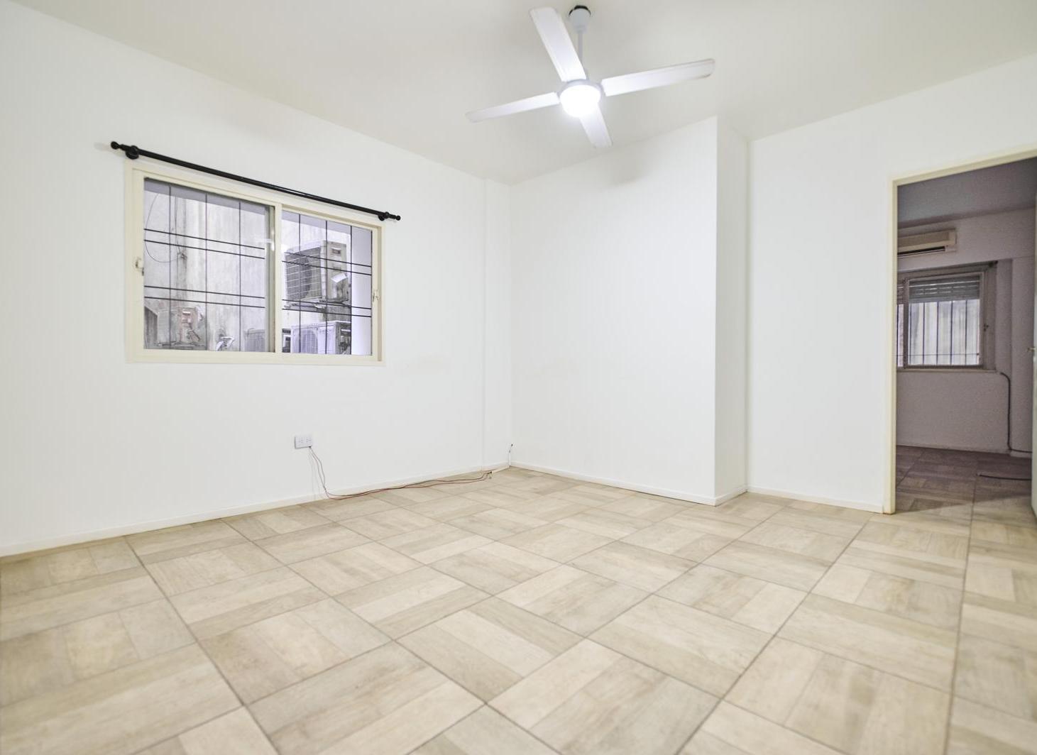 Foto de ALQUILER - Departamento de 2 Ambientes en el Corazón de Recoleta, imagen 2