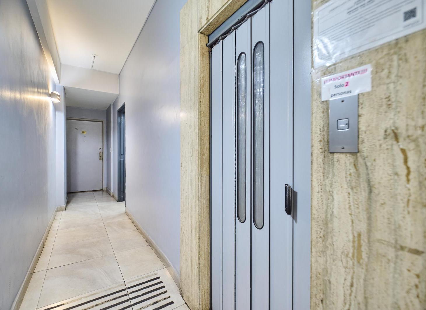Foto de ALQUILER - Departamento de 2 Ambientes en el Corazón de Recoleta, imagen 1