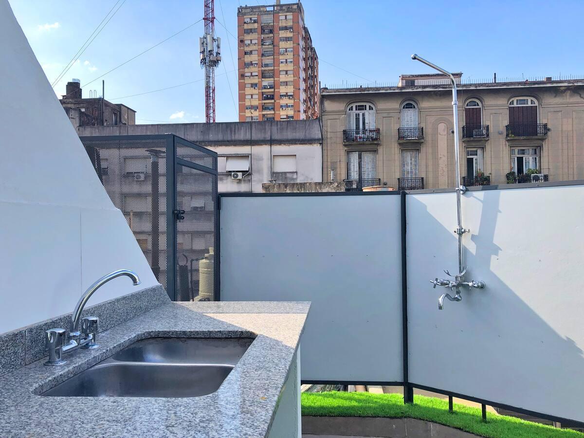 Foto de VENTA DEPARTAMENTO 2 AMBIENTES GRANDE TERRAZA VERDE, imagen 2