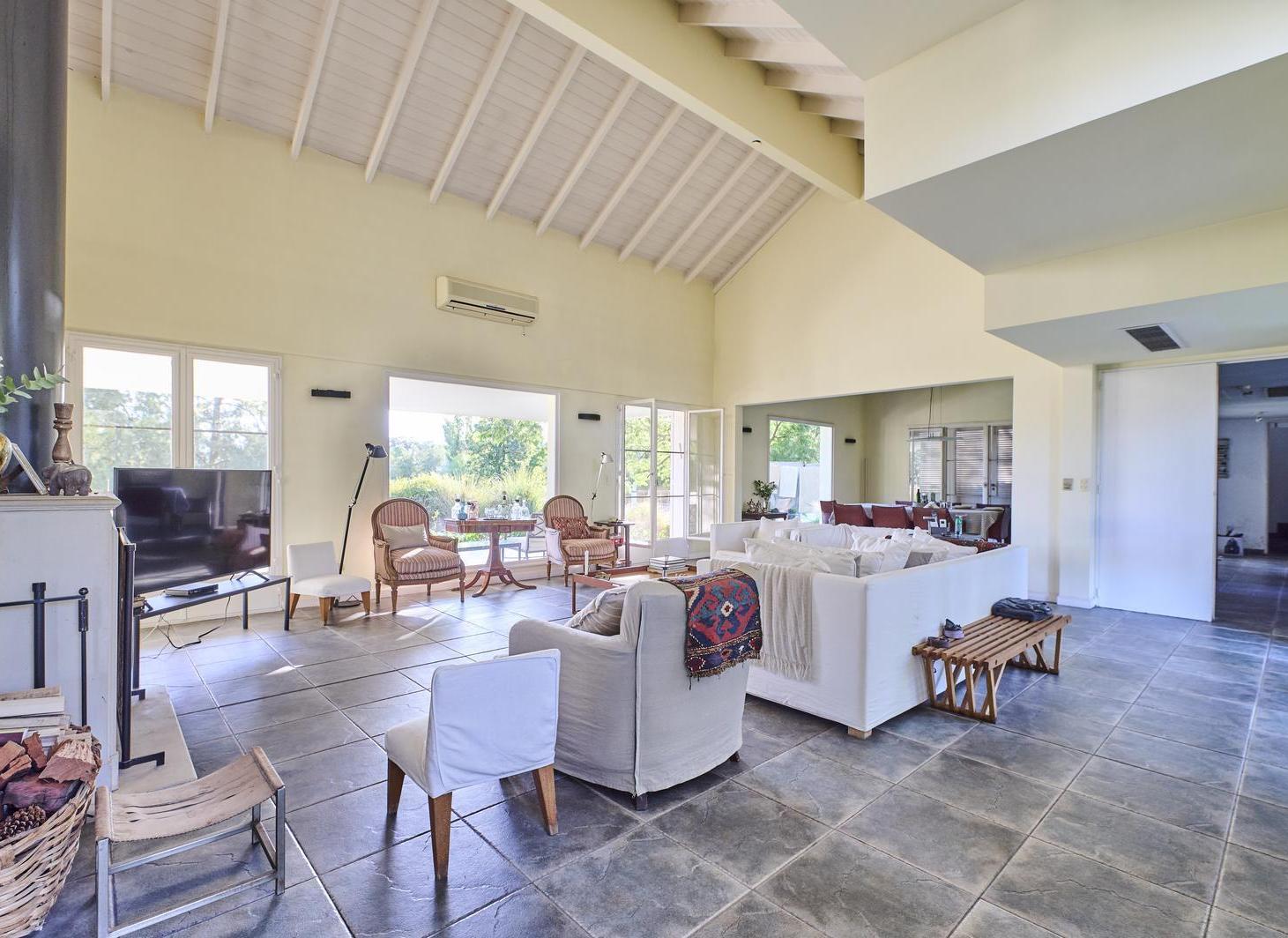 Foto de Venta Casa 5 ambientes en Tigre Club de Campo Hacoaj ubicada en Isla, imagen 1