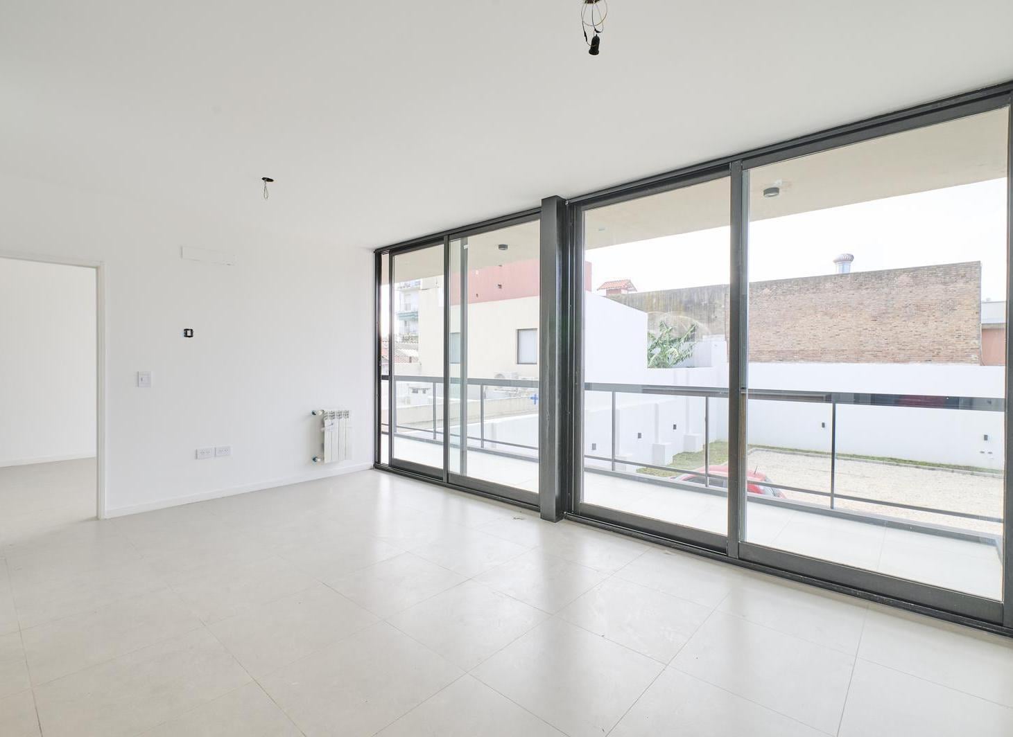 Foto de Venta Dto 2 amb en Saavedra Cochera opcional Edificio Frente a la plaza, imagen 2