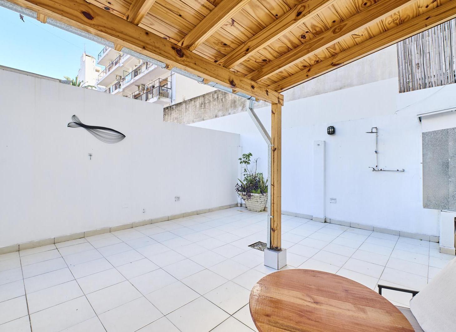 Foto de Venta Departamento Monoambiente con gran Patio en recoleta, imagen 2