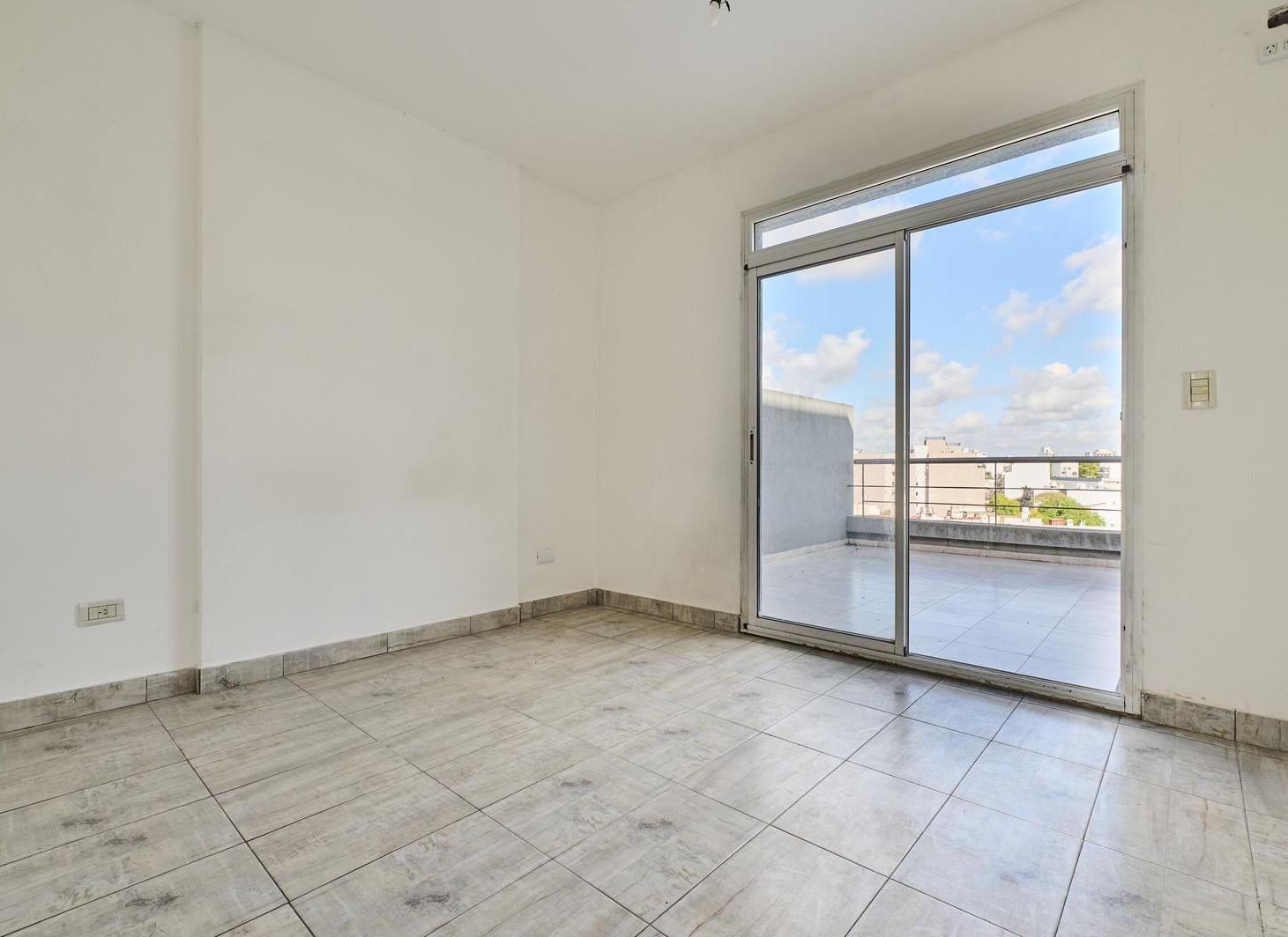 Foto de Venta Departamento Monoambiente en Monte Castro, imagen 1